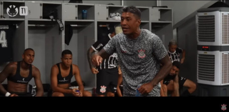 Paulinho fez discursou efusivo antes de a bola rolar para o elenco do Corinthians
