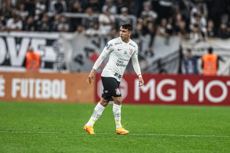 Giovane voltou a ganhar oportunidades no Corinthians