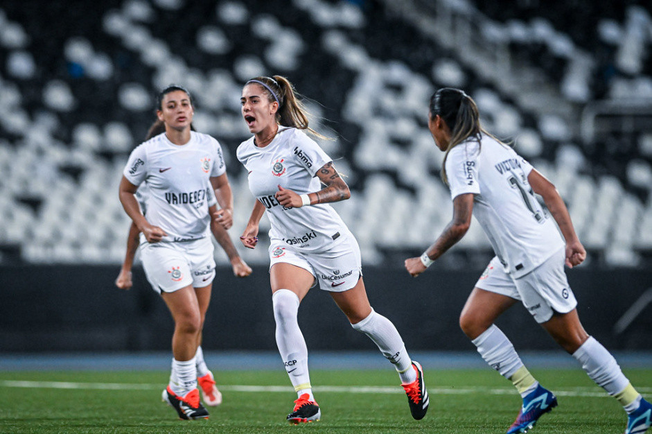 Corinthians bate o Botafogo em jogo de pouca criatividade e segue invicto no Brasileiro Feminino