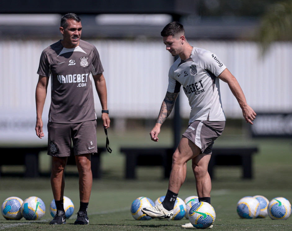 Rodrigo Garro volta a ficar a disposio do Corinthians aps suspenso na Copa do Brasil