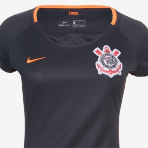 Camisa do Corinthians de 2017 - Detalhe para o Timão, escrito no interior do uniforme