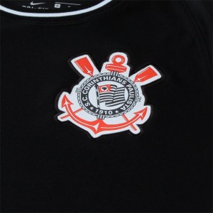Camisa do Corinthians de 2019 - Uniforme II - detalhe do escudo