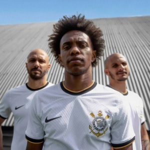 Camisa do Corinthians de 2022 - Uniforme I nos jogadores do masculino