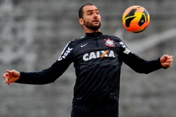 Perto de sair, Danilo questiona reformulação no Corinthians