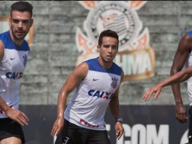 Jadson está em condições de disputar o clássico contra o Palmeiras, no próximo domingo