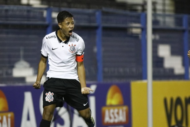 Pedrinho anota o primeiro gol do Corinthians no Brasileiro Sub-17