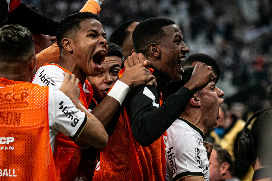 Corinthians venceu o Santos por 4 a 0 na Neo Química Arena pelas oitavas da Copa do Brasil