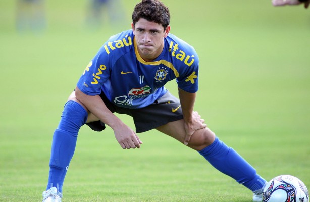 Giuliano jogando na seleção brasileira