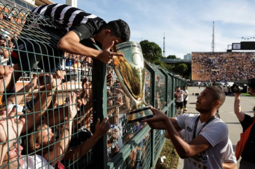 Jogadores comemoram o t�tulo da Copa S�o Paulo de futebol Jr