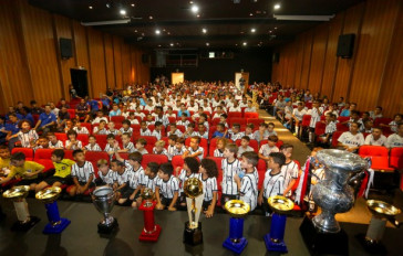 Elenco do futsal se re�ne em palestra