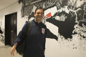 Leonardo da Silva chegando � Arena para enfrentar o Internacional, pela Copa do Brasil