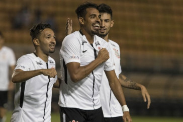 J�nior Dutra comemora muito seu primeiro gol com a camisa do Tim�o