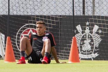 Pedrinho treina para aprimorar o f�sico e poder voltar a ser utilizado no time principal