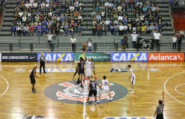 Corinthians fez sua t�o esperada estreia no NBB; mas foi superado e saiu com derrota