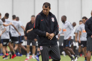 T�cnico F�bio Carille prepara a equipe para jogo contra o S�o Bento