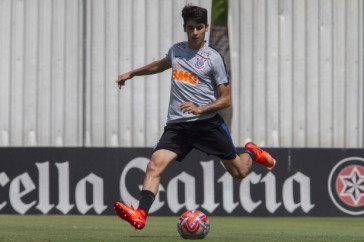 O gringo �ngelo Araos no treino desta sexta-feira, no CT Joaquim Grava
