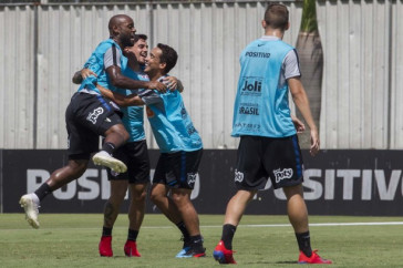 Corinthians faz pen�ltimo treino antes do jogo contra o Santos, no domingo