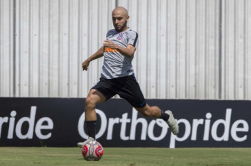 R�gis j� treina no CT Joaquim Grava para jogo contra o Santos