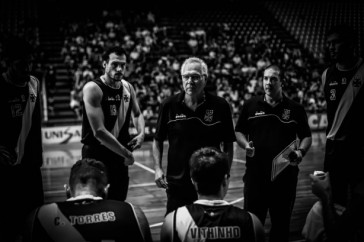 Treinador vasca�no durante o jogo contra pelo Novo Basquete Brasil, contra o Corinthians