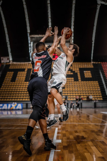 Gustavinho durante o jogo contra o Vasco pelo Novo Basquete Brasil