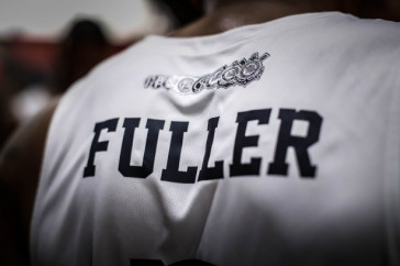 Destaque na camisa do armador Fuller, no jogo contra o Vasco, pelo NBB