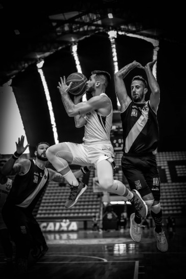 Corinthians venceu o Vasco por 85 a 72, pelo NBB