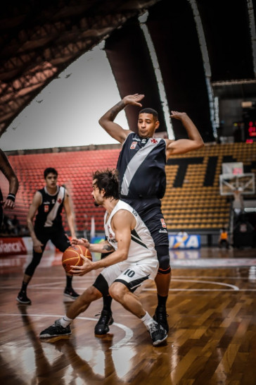 Gustavinho encara o Vasco, pelo NBB
