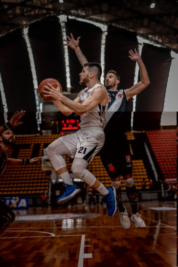 Em partida equilibrada, basquete do Corinthians supera Vasco pelo NBB