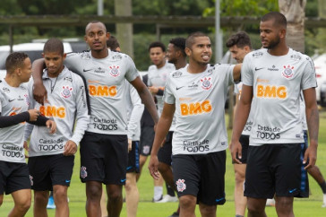 Jovens da base voltam aos treinos para �ltimo compromisso do Tim�o no ano