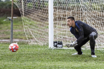 Arqueiro Guilherme no treino do Sub-20 para duelo contra o Cuiab�, pela Copinha