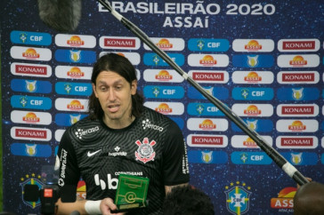 C�ssio recebe trof�u de craque da partida contra o Bahia,  na Neo Qu�mica Arena
