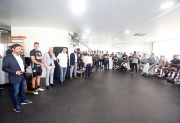 Duilio conversa com elenco corinthiano no primeiro treino do ano