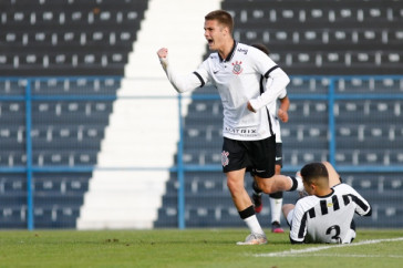 Murilo comemorando seu gol diante o Santos, pelo Brasileiro Sub-17