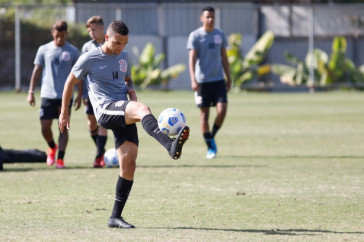 Carl�o durante treinamento do elenco Sub-20 do Corinthians
