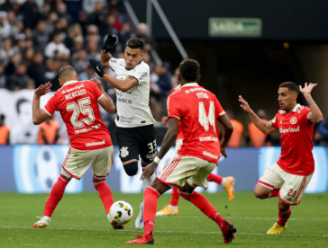 Fausto Vera contra o Internacional