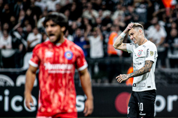 R�ger Guedes lamenta gol
