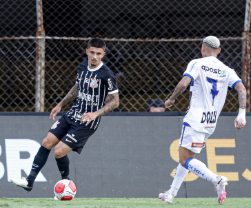 L�o Mana com a bola