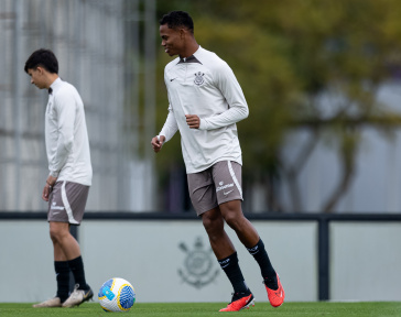 Rodrigo com a bola