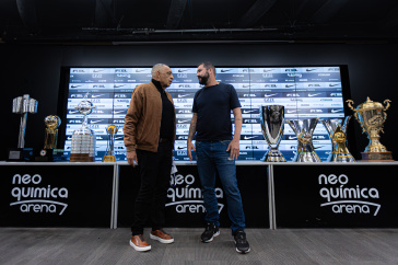Danilo e Bas�lio durante cerim�nia para Cal�ada da Fama
