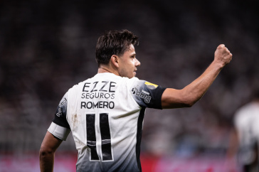 Romero comemorando gol nas quartas de final do Estadual