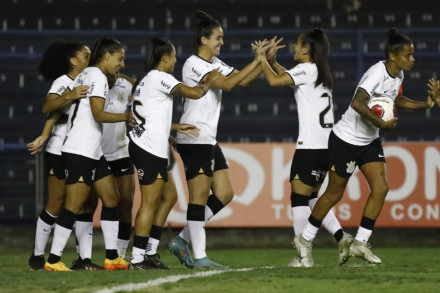 Corinthians goleou a Portuguesa pelo Campeonato Paulista e assumiu a liderança do Paulistão