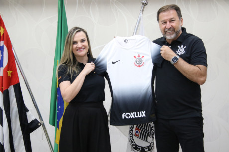 Foxlux  a mais nova patrocinadora do Corinthians