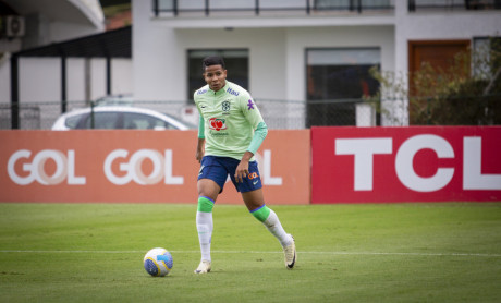 Wesley durante treino da Seleo Brasileira Sub-20