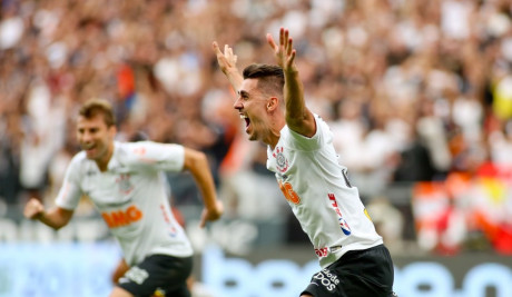 Danilo Avelar aps marcar gol no jogo contra o So Paulo, pela final do Paulisto 2019