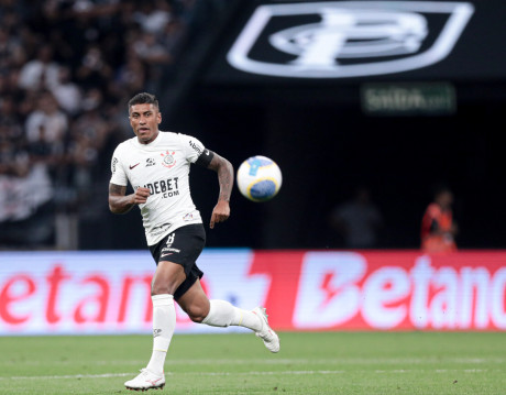 Paulinho  uma das novidades do Corinthians nesta quarta-feira