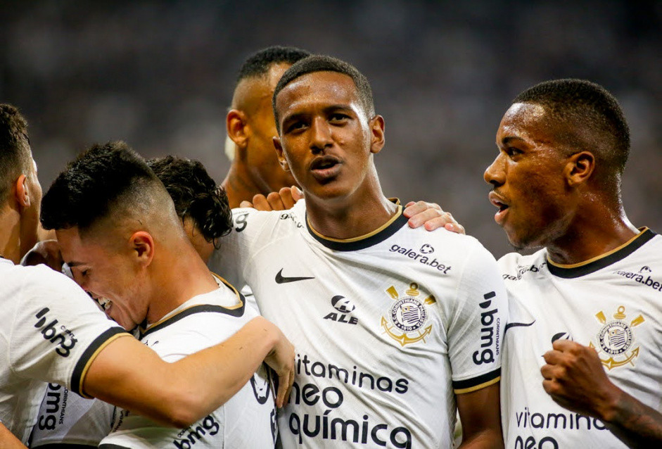 Time do Corinthians diante do Fluminense deve ser repleto de jovens da base alvinegra