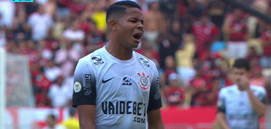 Corinthians foi superado pelo Flamengo no Maracan