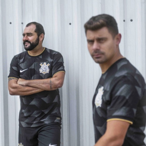 Camisa do Corinthians de 2022 - Danilo e Alex na campanha do uniforme II