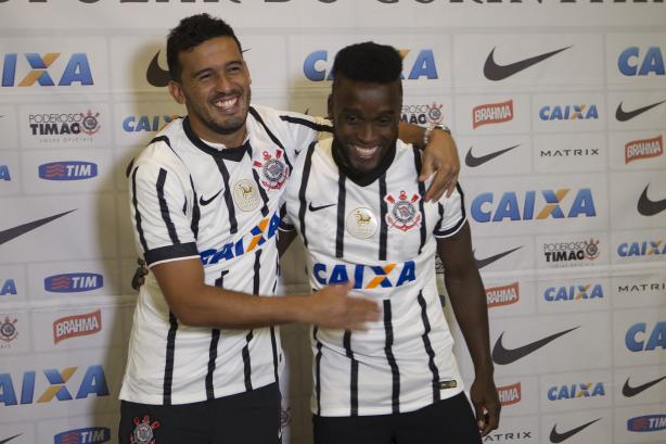 Mendoza e Edílson apresentados no Corinthians