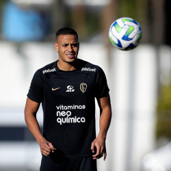 Ex-Corinthians pode reforar gigante da Alemanha; Timo acompanha negociao